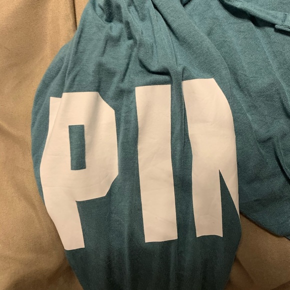 Victoria’s Secret pullover - Picture 3 of 3